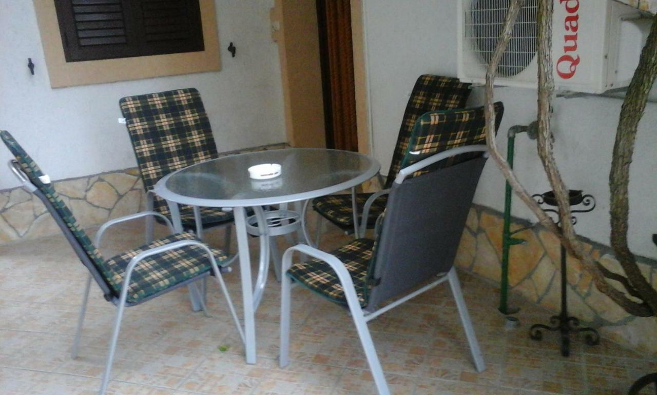 Apartmani Bozic-Omisalj Exterior photo